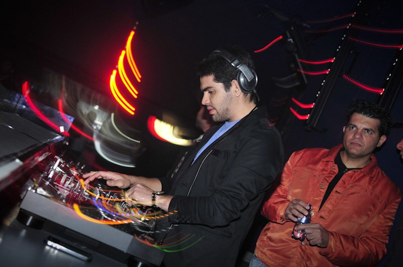 Top DJ Pedro Garcia comanda a pista do Club A.F.A.I.R, em São Paulo