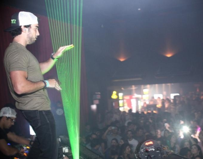 Projeto Lightz traz show exclusivo para a Pink Elephant