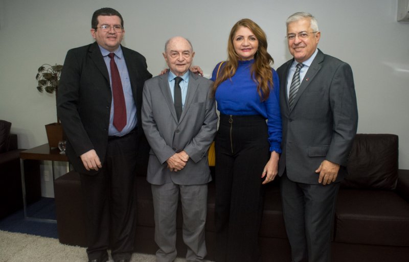 Assembleia Legislativa do Ceará homenageia profissionais da imprensa em prestigiada sessão solene