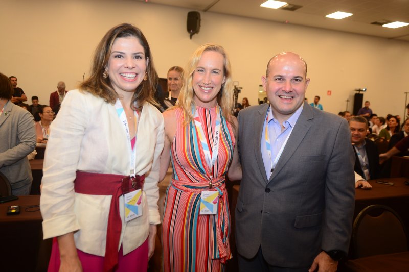 Roberto Cláudio é agraciado com troféu de sustentabilidade durante a abertura do Mobilize Summit, no Gran Mareiro
