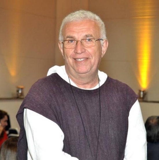 Padre Airton Freire aterrissa em Fortaleza e fala sobre Prudência