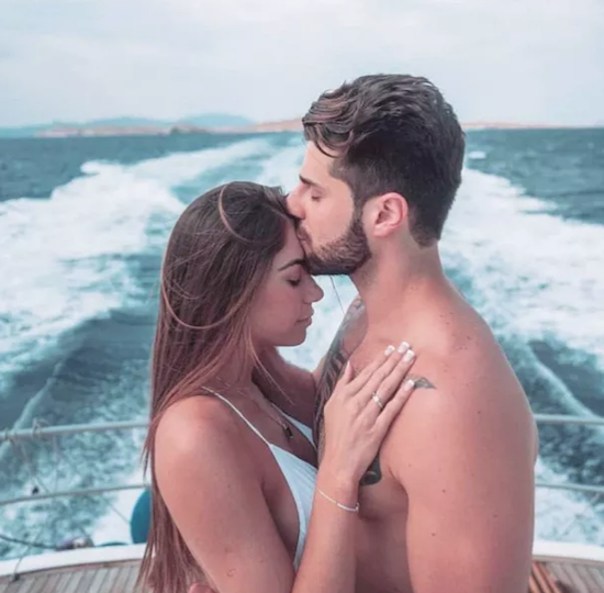 Alok e Romana Novais estão noivos! Vem saber da novidade.