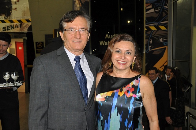 Verônica e Hélio Perdigão casam a filha Paula