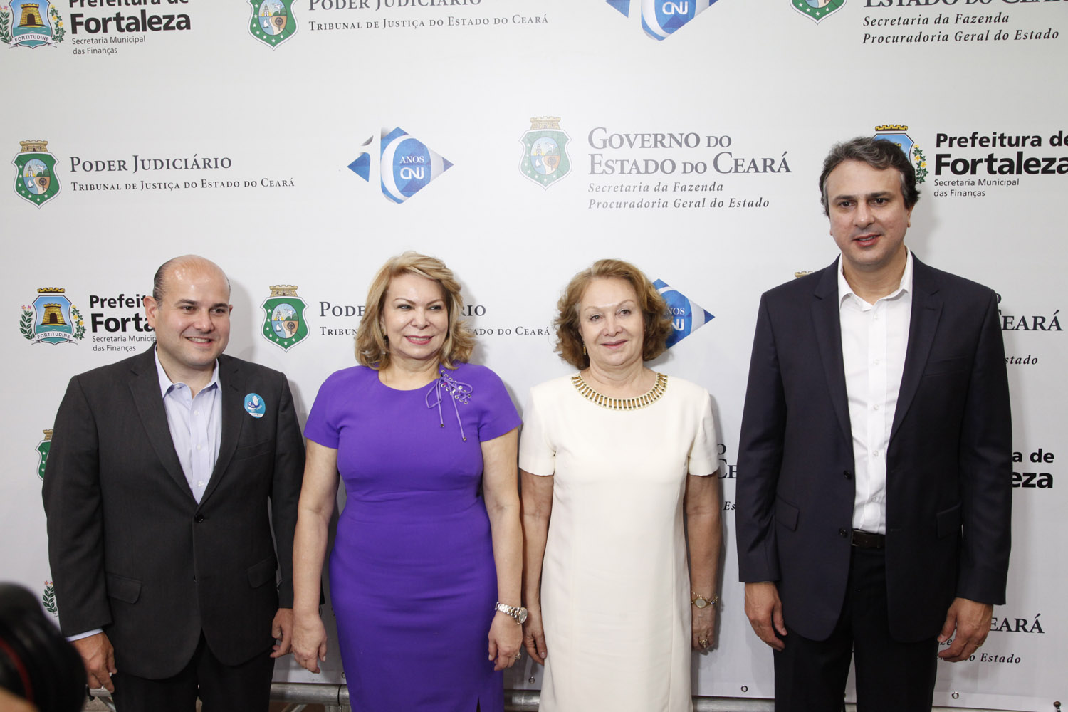 Camilo Santana visita mutirão de Conciliação do Débito Fiscal e incentiva empreendedores