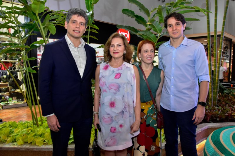 Investindo R$ 4,85 milhões, Iguatemi Fortaleza revitaliza praça com artesanato cearense