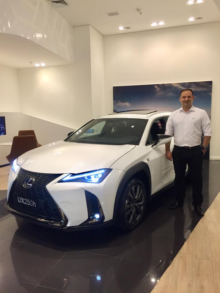 Lexus UX 250: sedução em cada curva e a cada retomada