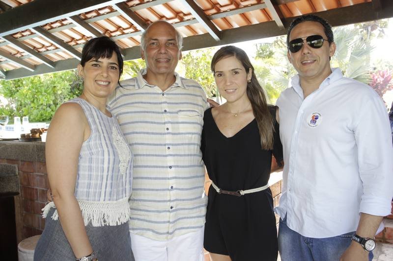 Paulo Sérgio Santa Cruz brinda nova idade na Praia do Cumbuco