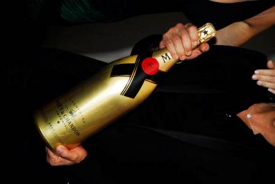 Moët & Chandon autografada por tops é arrematada em leilão