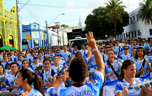 Serjão Loroza encerra o pré-carnaval hoje