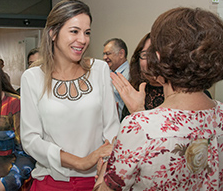 Onélia Santana visita crianças atendidas pelo Nutep