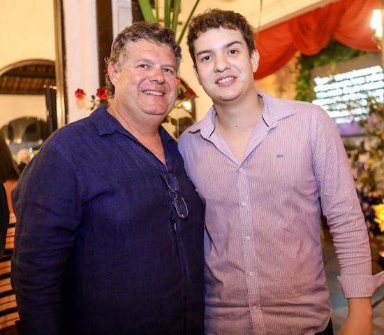 Evandro Colares coloca o bloco na rua e agita a folia de pré-carnaval da Advance