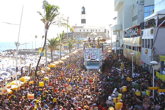 Sua folia de Carnaval será em Salvador? Conheça um aplicativo que vai te ajudar por lá