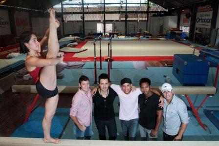 Daniele Hypolito recebe visita do Pra Valer