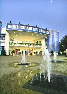 Unifor recebe Consulesa honorária do Brasil