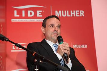 Dudu Braga fala sobre superação com empresários do LIDE