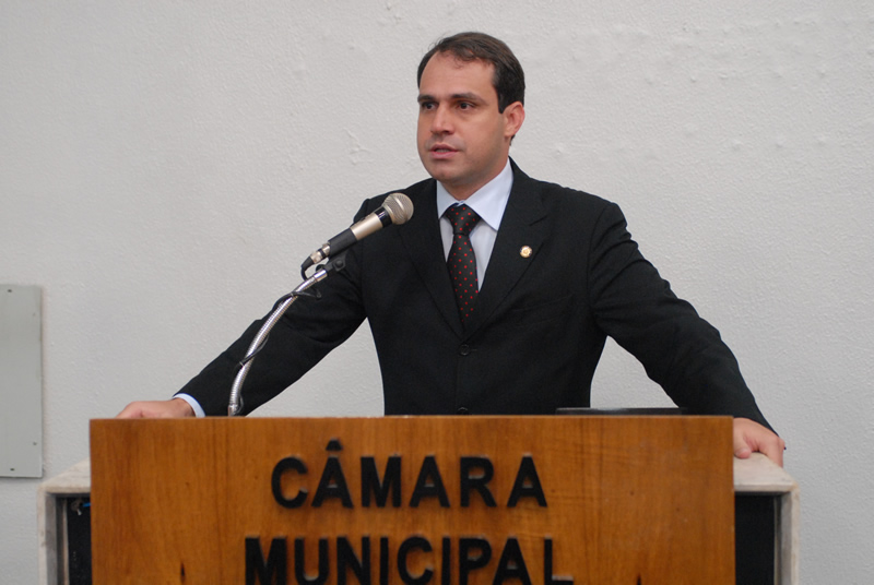Salmito Filho apresenta projeto de sua autoria na tribuna da CMF