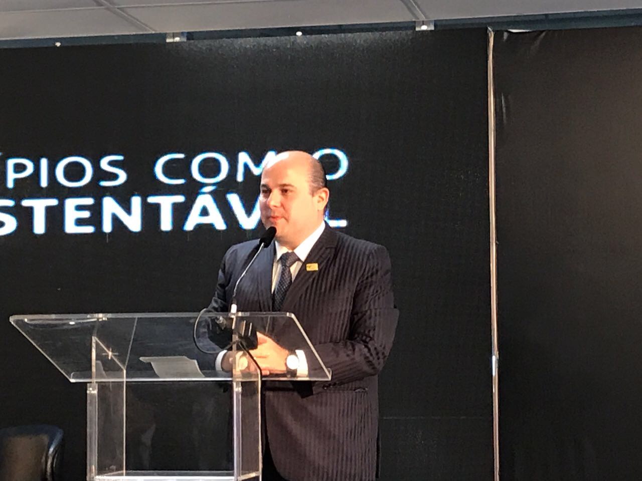 Roberto Cláudio fala sobre os desafios da saúde durante o IV Encontro de Prefeitos no DF