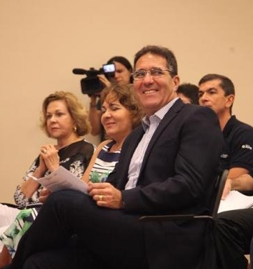 Luiz Gastão realiza a entrega da Medalha Clóvis Arrais Maia