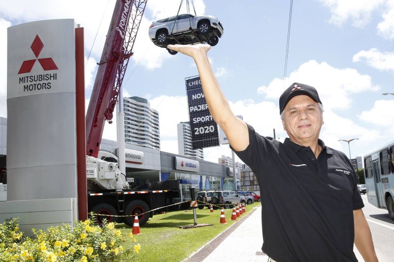 Ricardo Rolim pilota coquetel de lançamento da Pajero Sport