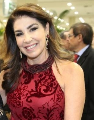 Denise Montenegro brinda seus 60 anos no Rio