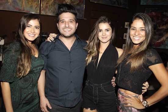 Baladinha ao som de vinil reúne bacanas no Pipo Restaurante