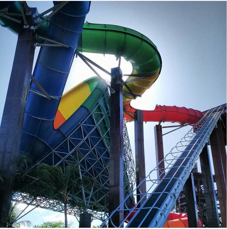 Beach Park arma festa de 30 anos e inaugura novo brinquedo