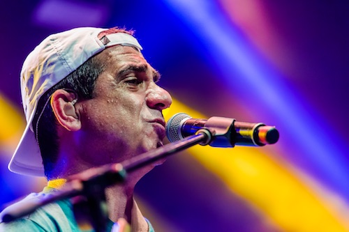 Durval Lélys participa pela primeira vez do pré-Réveillon Flores