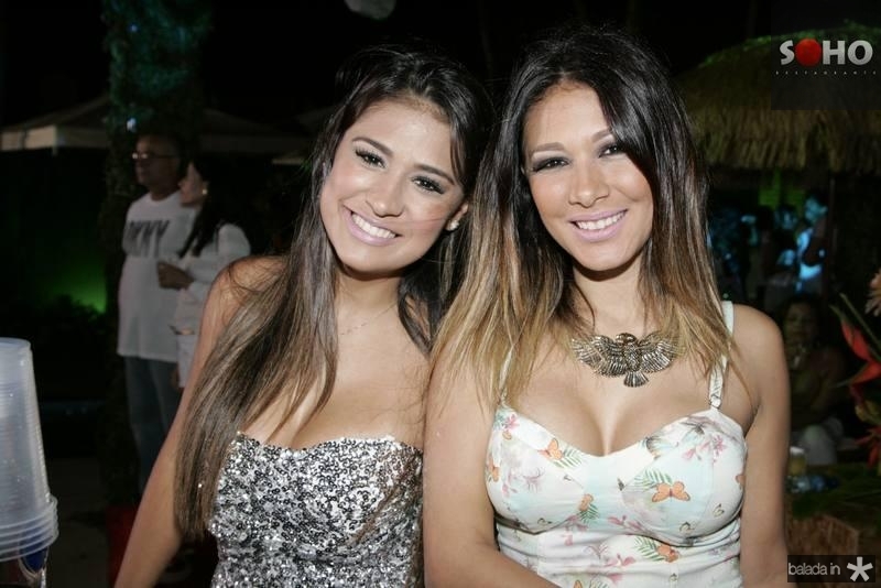 Simone e Simaria comemoram o sucesso do novo clipe