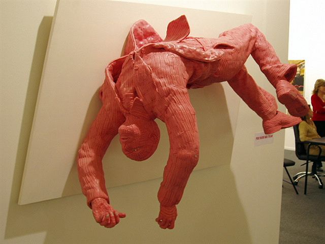 Maurizio Savini faz obras com chicletes