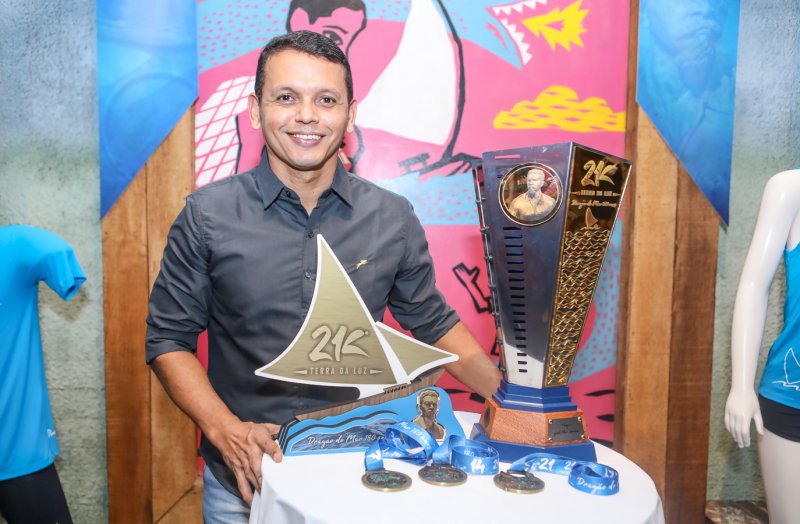 Teatro Ceará Show serve de cenário para o coquetel de lançamento da terceira edição da21K Terra da Luz