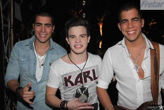 Oito7Nove4 agita a torcida no Ideal Clube