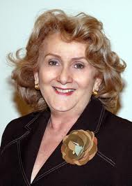 Socorro França entre as agraciadas pela Fecomércio