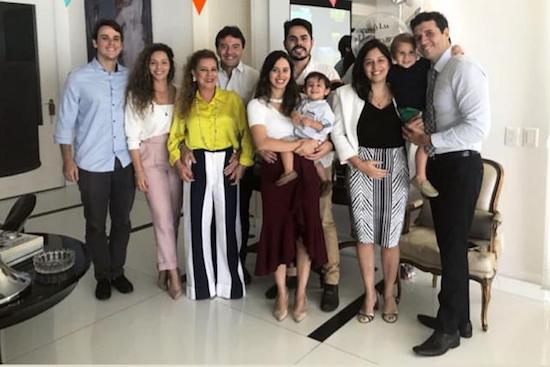 Luiz Teixeira celebra a troca de idade rodeado da família