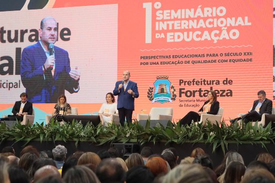 Roberto Cláudio destaca relevância de Seminário Internacional da Educação