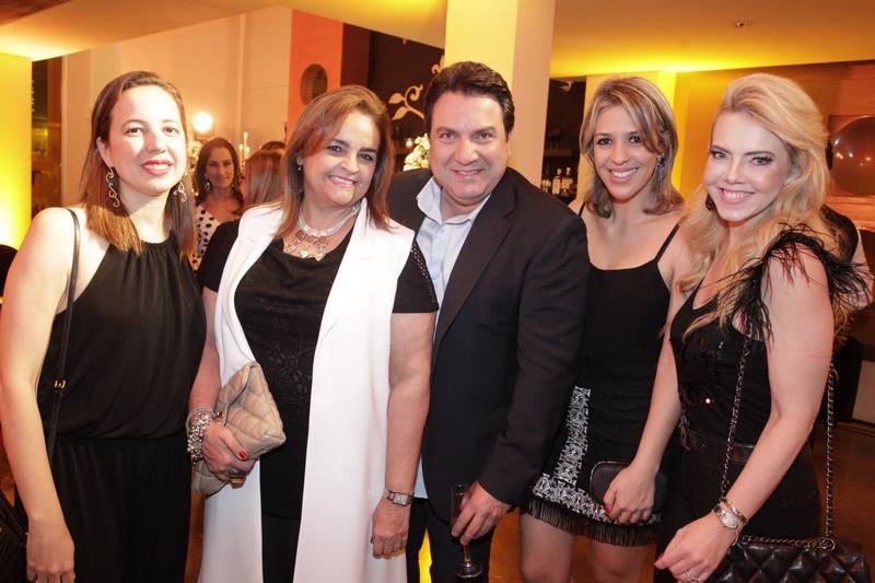 Lançamento do Book Festas arrasta a turma de eventos até o L'Ô Restaurante