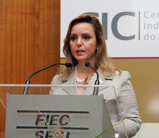 Nicolle Barbosa recebe homenagem do Singráfica