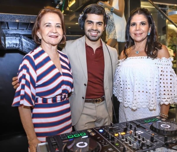 Lenita e Maria Lúcia Negrão armam um auê para apresentar as  novidades da Lenita