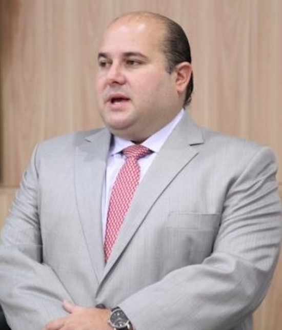 Roberto Cláudio entrega obras na Praia do Futuro