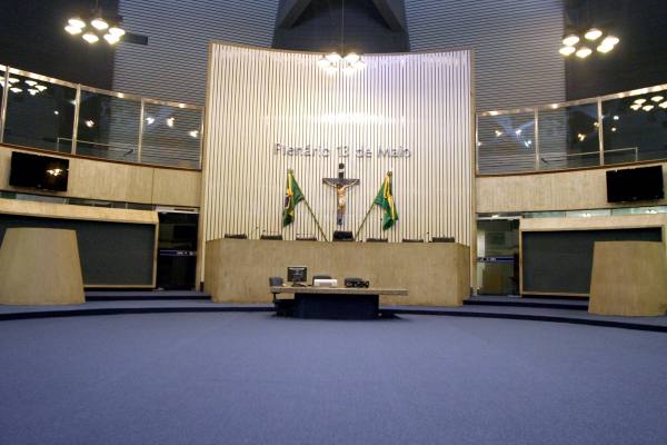 Deputados eleitos tomam posse na   Assembleia Legislativa