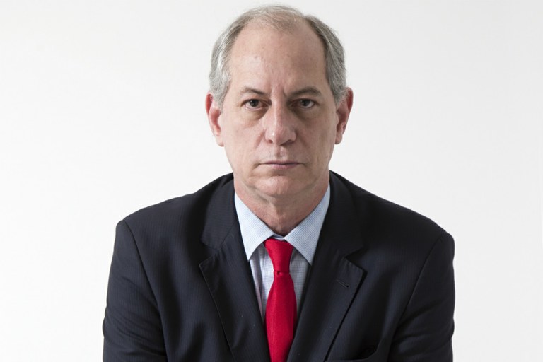 Ciro Gomes participa da Bienal da UNE, em Fortaleza