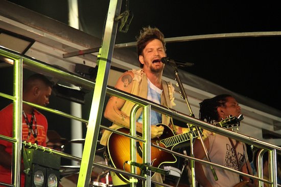 Saulo comandou o agito no Trio Cerveja & Cia