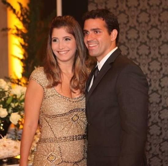 Priscila Otoch e Lucas Caminha sobem ao altar