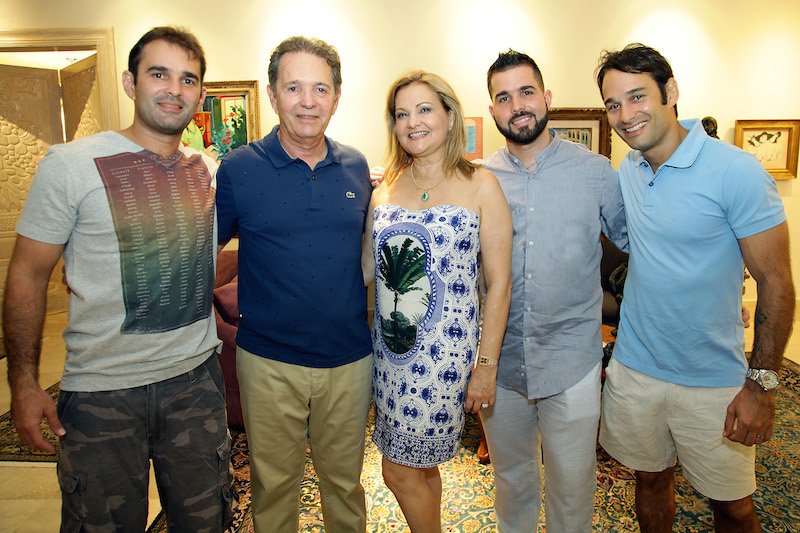 Felipe Rocha comemora aniversário com sunset party nas Dunas