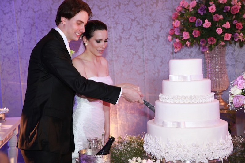 O casamento de Celina Mororó e Rafael Gentil levou brilho e emocao a Igreja do Libano