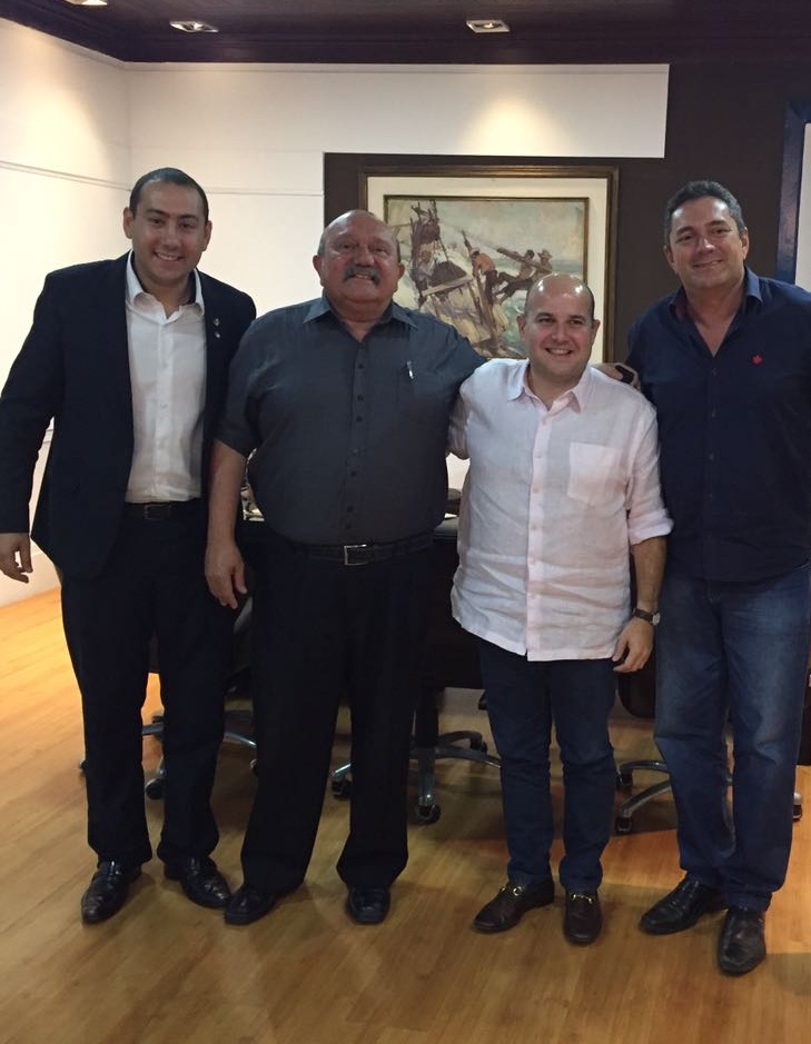 Roberto Cláudio assina termo de divisa entre Fortaleza e Itaitinga