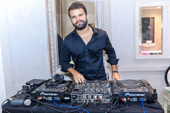 André Guerreiro comanda a discotecagem no Bistrô Garrafeira