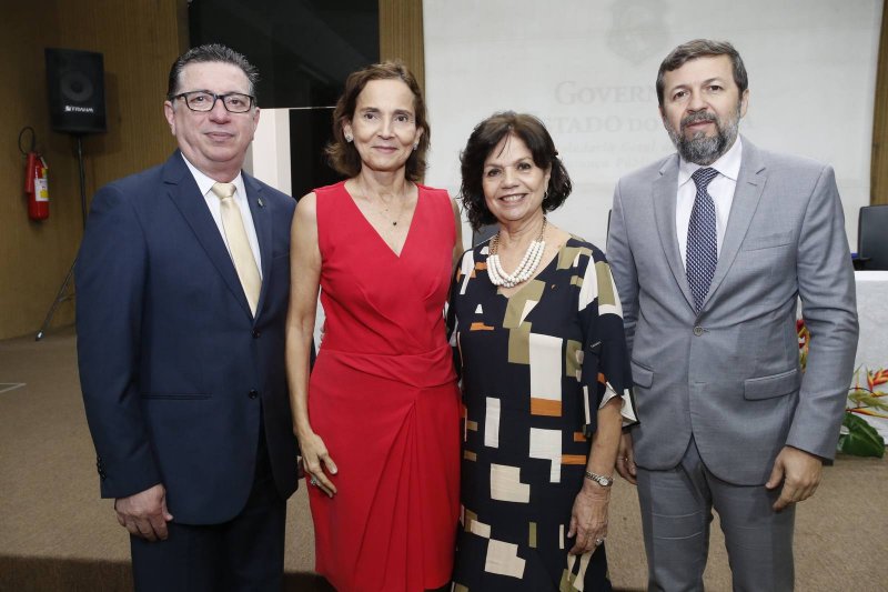 Flávio Jucá, Élcio Batista e Izolda Cela são agraciados com a Medalha Mérito de Justiça e Disciplina