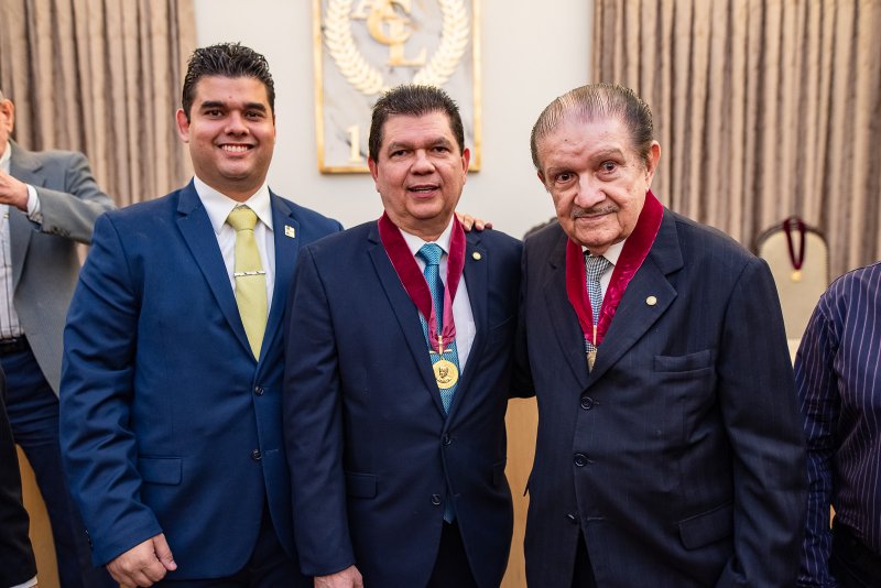 Prestígio puro! Foi assim a posse de Mauro Filho como membro da Academia Cearense de Retórica