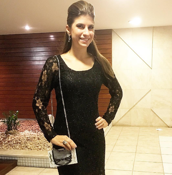 Themis Briand ensina como preparar a pele para a make