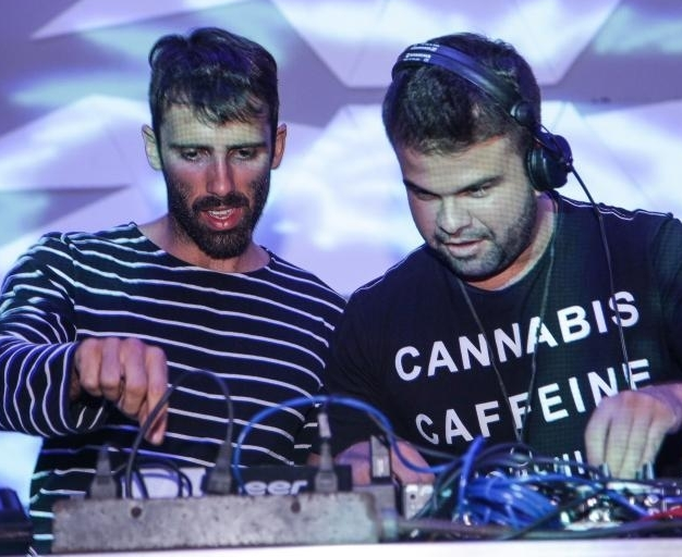 DJs  Levi Lenz e André Guerreiro agitam a pista da The Room